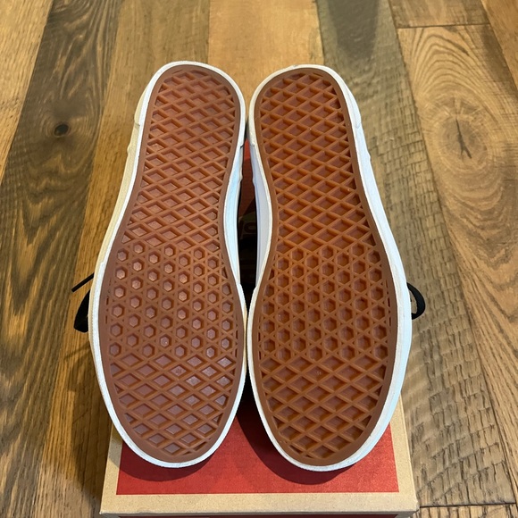 VANS Sneakers, Seldan style, checkerboard black, kids size 7 - Picture 5 of 7